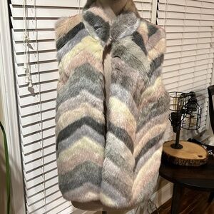 UMGEE USA faux fur vest SIZE SMALL-RUNS LARGE